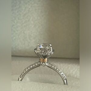 18K  White Gold  Natural diamond 1.37 carats